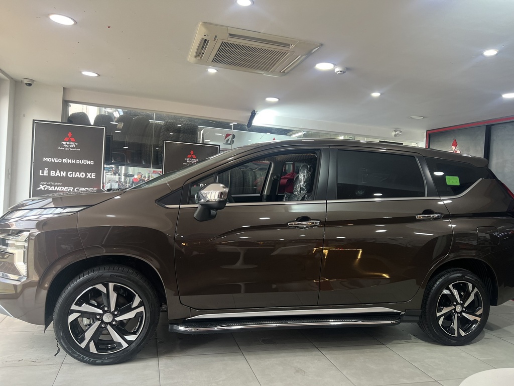 BỆ BƯỚC CHÂN CAO CẤP MITSUBISHI XPANDER